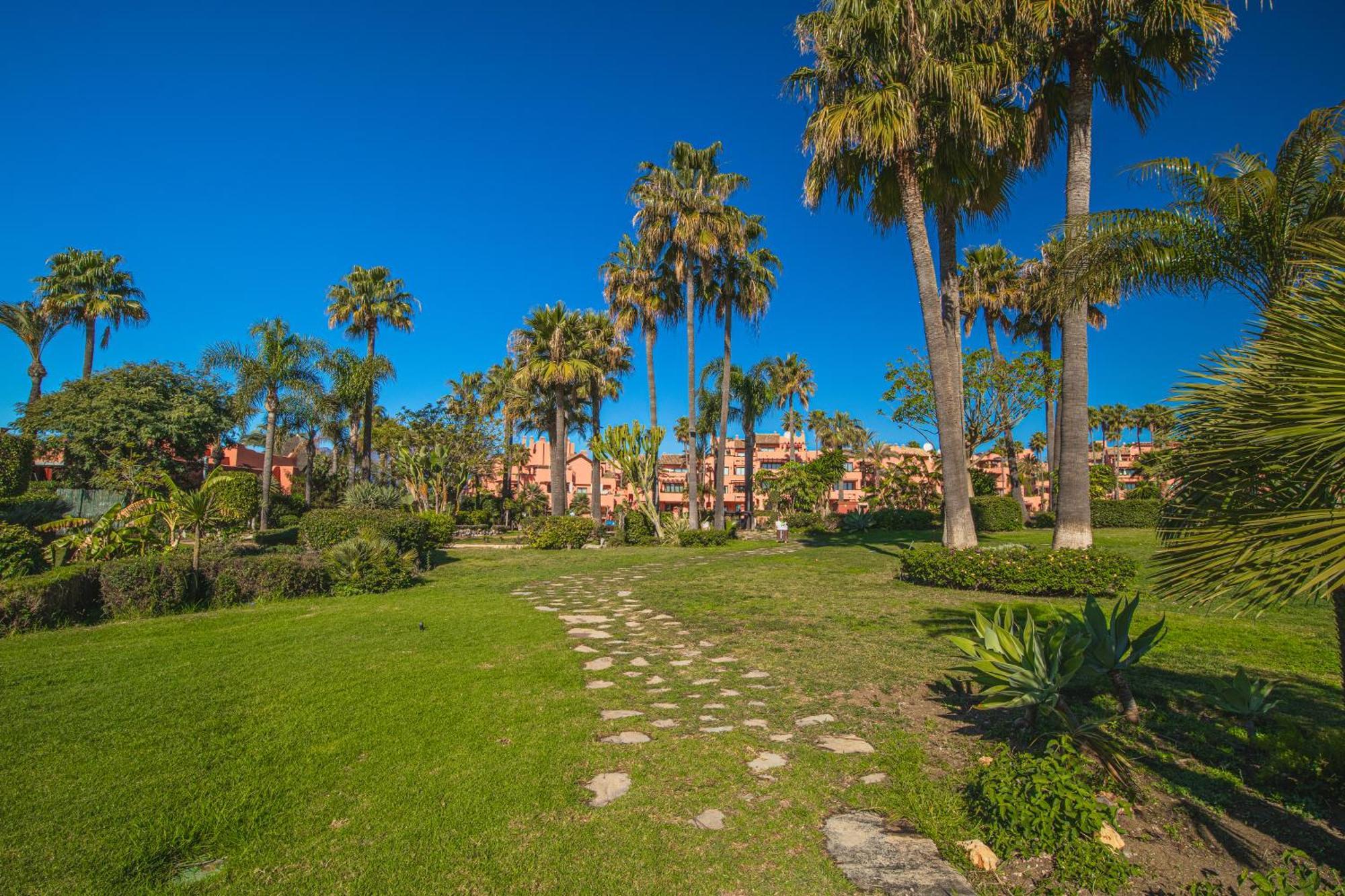 Buenti Apartments Estepona Extérieur photo