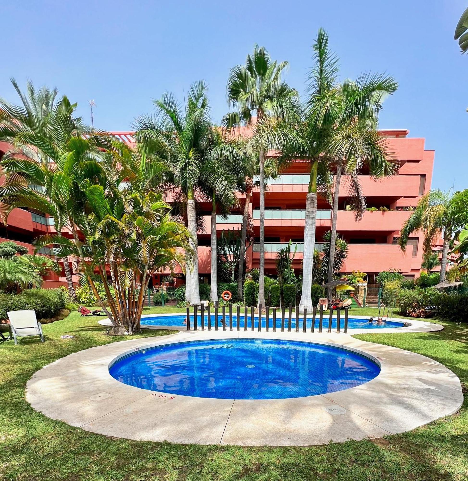 Buenti Apartments Estepona Extérieur photo